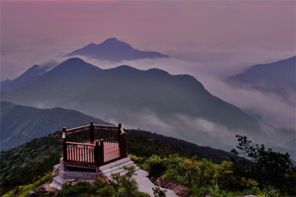 浙江十大高峰排行榜：龙王山上榜，第一是黄茅尖