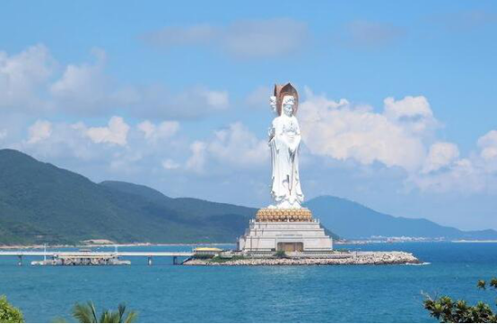 国内最佳十大旅游胜地 上海迪士尼乐园是首选,稻城亚丁浪漫不已