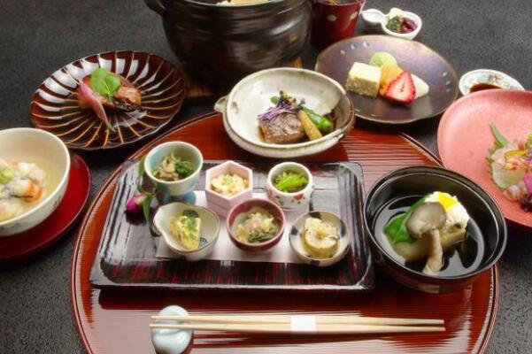 日本十大旅游胜地美食排行榜 京都怀石料理第一，东京寿司上榜