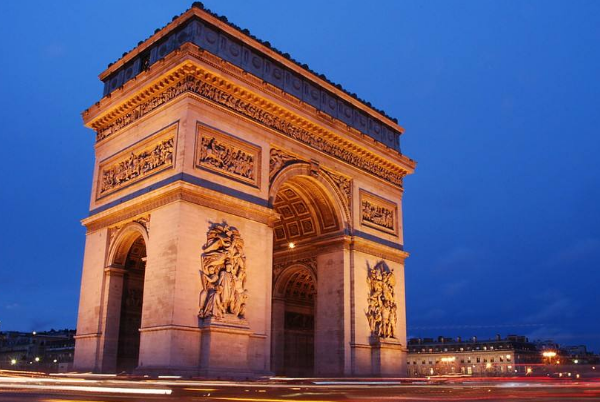 法国十大著名景点排行榜：埃菲尔铁塔上榜，第五修建最早