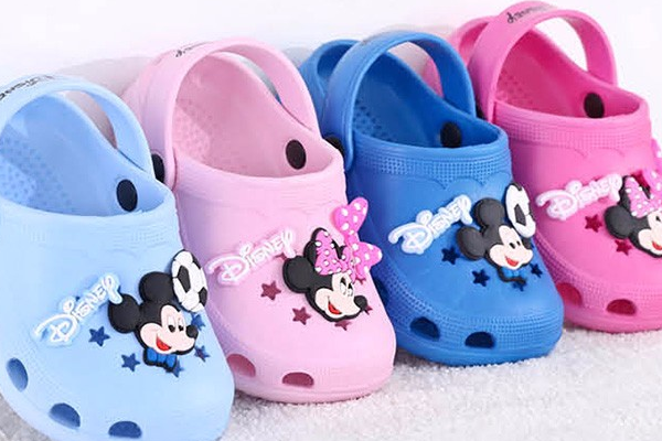 适合中国儿童十大拖鞋品牌：迪士尼拖鞋最受欢迎