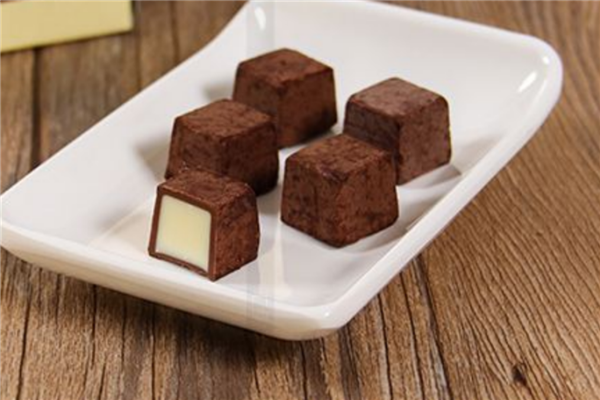 日本巧克力榜单前三名 明治雪吻登顶 黑雷神 Premium上榜