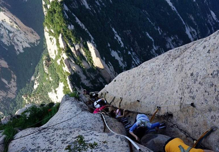 全球十大悬崖步道排行榜 中国上榜三处，每一个都超惊险