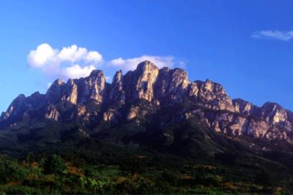 江西十大最受欢迎景点 庐山和景德镇最出名，五大名山上榜