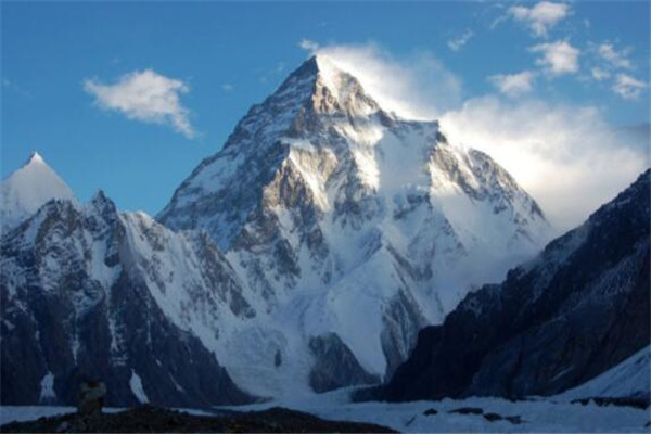 世界十大山峰 珠穆朗玛峰全球最高，第六又称魔鬼峰