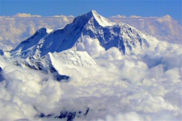 世界十大山峰 珠穆朗玛峰全球最高，第六又称魔鬼峰