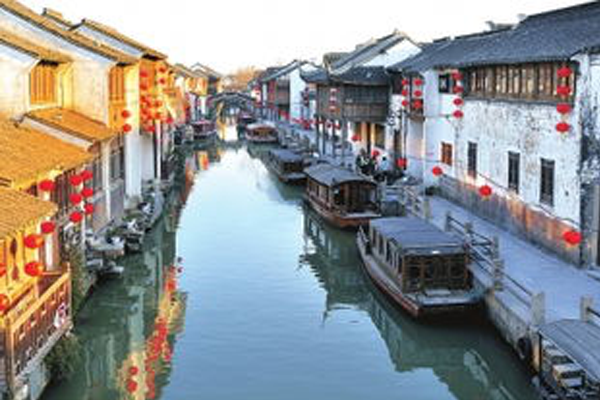 中国十大浪漫城市 凤凰古城排行第一，约会旅行度蜜月首选地