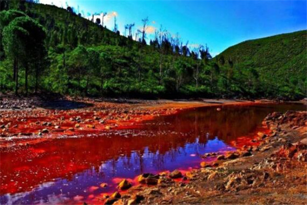 世界十大美景 冰岛蓝冰洞极其梦幻，爱的隧道一定要和爱人去