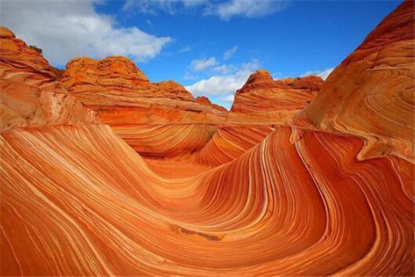 世界十大美景 冰岛蓝冰洞极其梦幻，爱的隧道一定要和爱人去