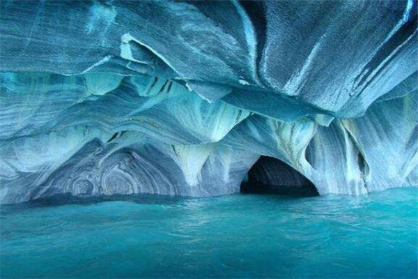 世界十大美景 冰岛蓝冰洞极其梦幻，爱的隧道一定要和爱人去