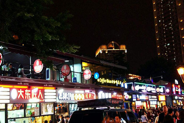 重庆必去的美食街排行榜，重庆本地人吃的小吃街在哪