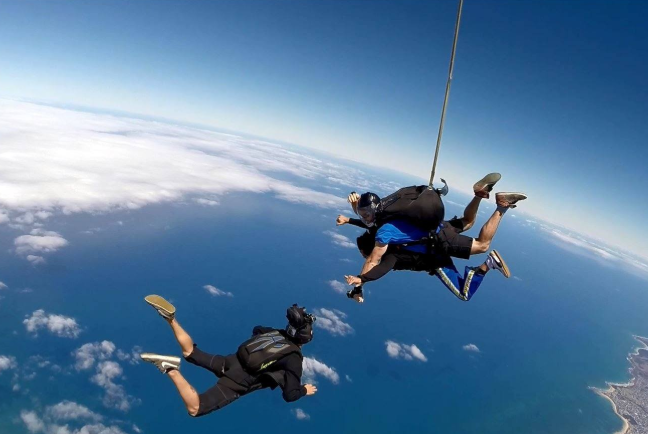 全球十大跳伞圣地 珠穆朗玛峰上榜，迪拜最受欢迎