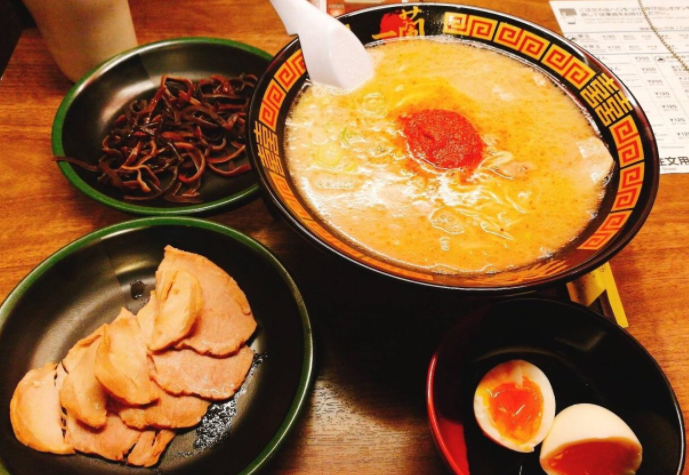 日本旅行必吃的传统小吃 章鱼小丸子人气最高，关东煮一定要吃