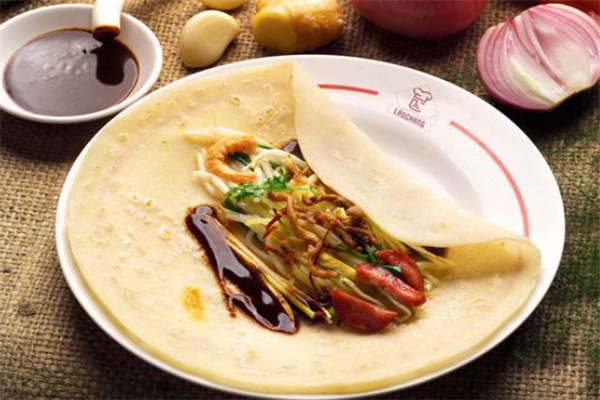 哈尔滨中央大街必吃美食：辣炒羊蝎子上榜，黄桃锅包肉是特色