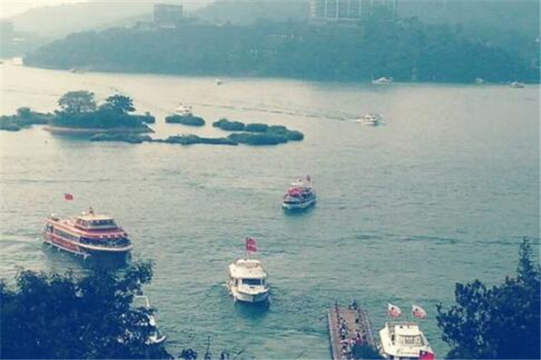 台湾旅游必去十大景点 西门町美食多，日月潭千万不能错过