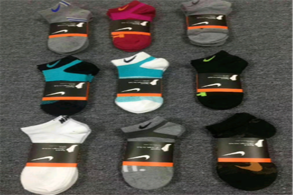 十大运动袜品牌：安德玛设备，迪卡侬第三