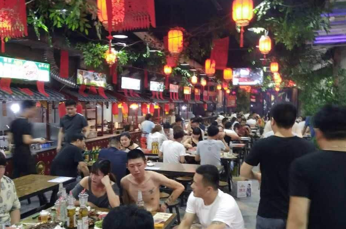 郑州最有名夜市小吃街 深夜食堂，正宗的河南美食