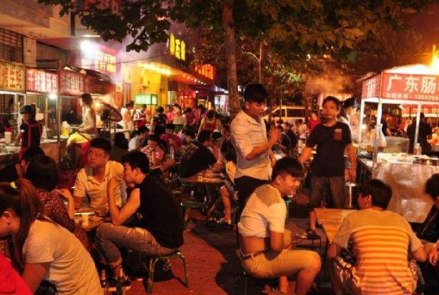 郑州最有名夜市小吃街 深夜食堂，正宗的河南美食