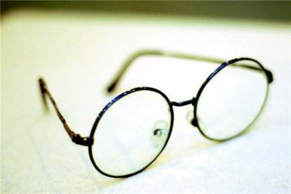 十大眼镜品牌排行榜