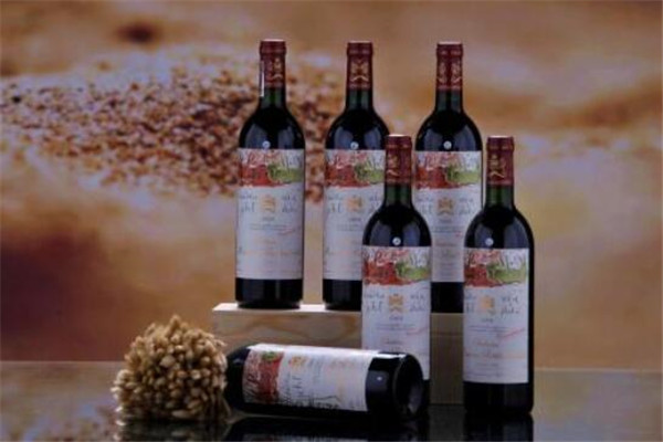 世界五大名庄红酒品牌，木桐酒庄上榜，你尝过哪家的红酒