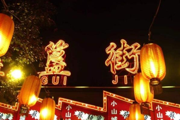 北京最出名的十大美食街，第四充满文艺范，品尝正宗美食还得来这！