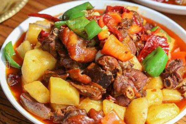 新疆最经典的十大名菜，馕包肉排第七，新疆著名宴席也上榜