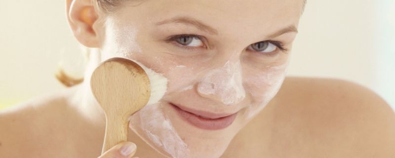 用洗面奶洗脸后脸上起干皮怎么办  洗面奶洗脸后起干皮如何解决