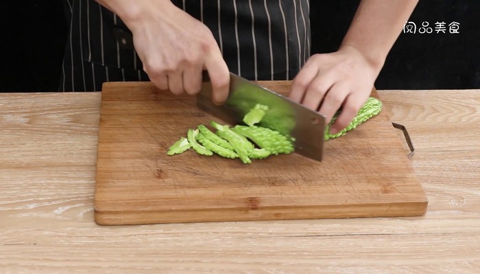 绿豆苦瓜炖脊骨的做法 绿豆苦瓜炖脊骨怎么做好吃