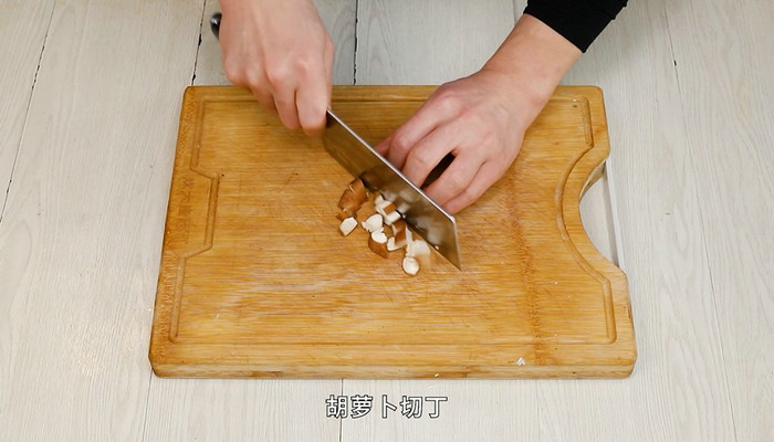 腊肠香菇炒饭的做法 腊肠香菇炒饭怎么做